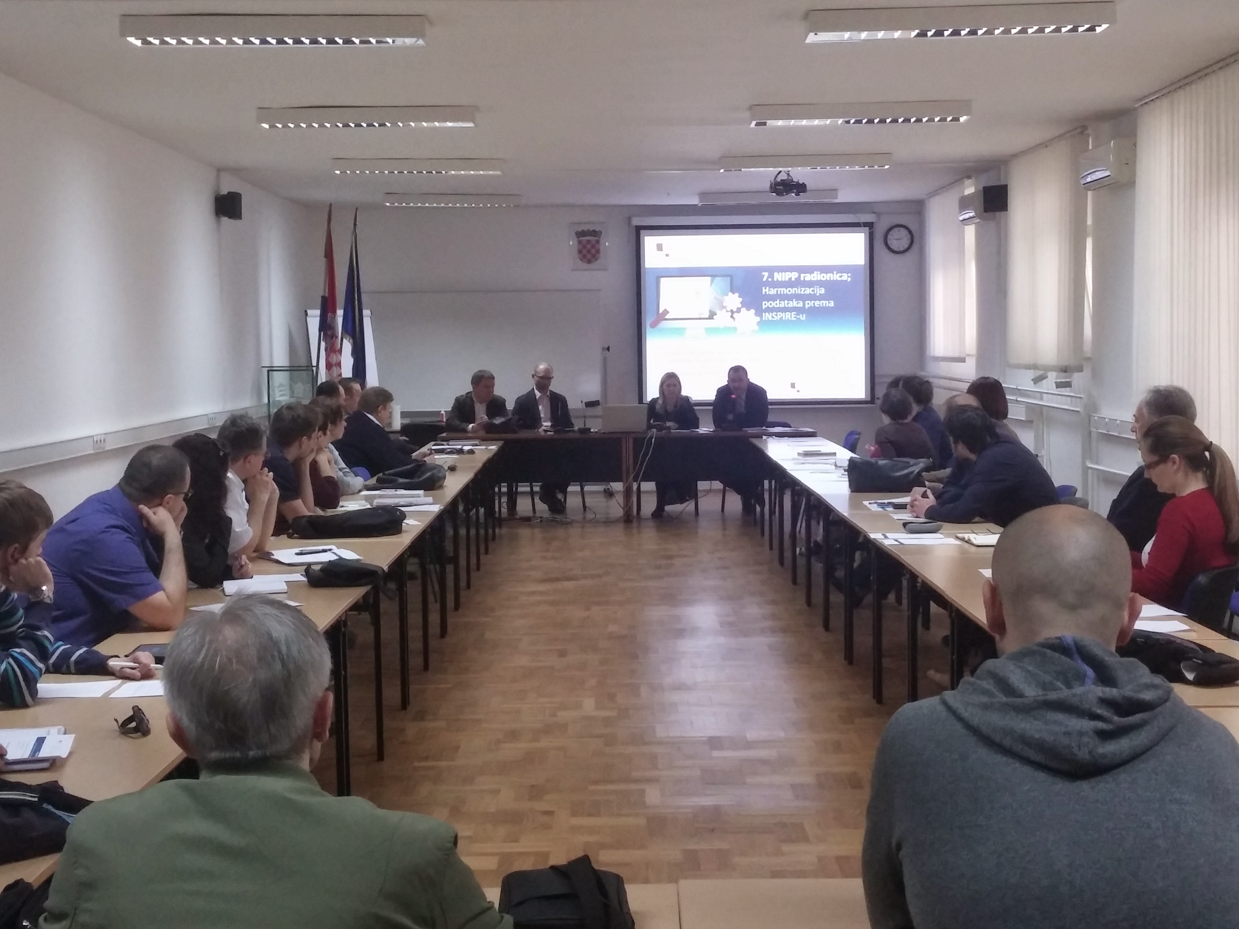 The picture shows the participants of the workshop held in the hall of the Ministry of Administration during the introductory lecture.